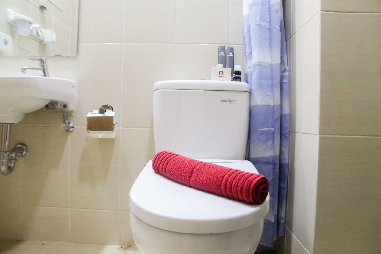 1br With Working Space The Oasis Cikarang By Travelio Apartemen